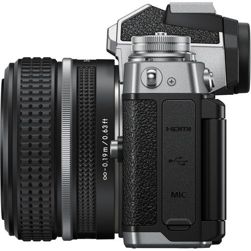 Cámara Nikon Z fc + NIKKOR Z DX 16-50mm f/3.5-6.3 VR (edición Black)
